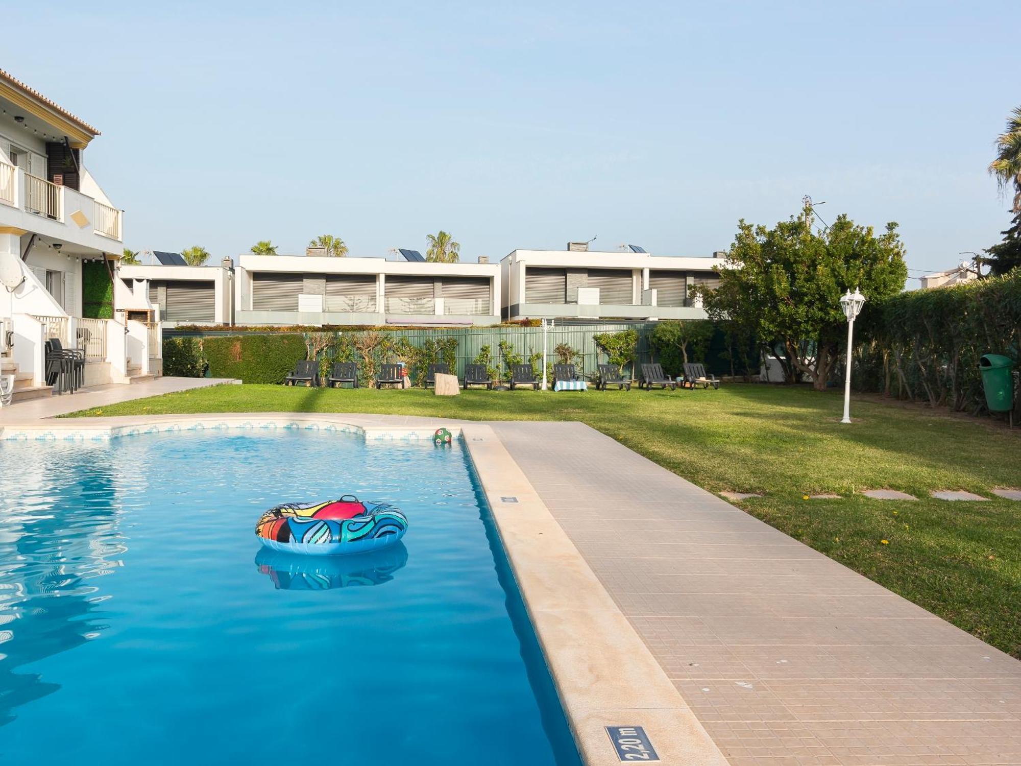 Summertime - Private Jacuzzi And Bikes, 800m Casa de Férias